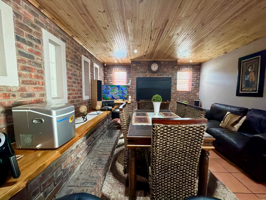 7 Bedroom Property for Sale in Heather Park Western Cape